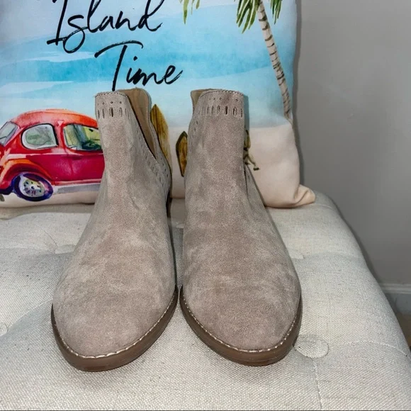 Lucky Brand NWOB! Francee Tan Suede Perforated Edge Boot - Picture 3 of 13